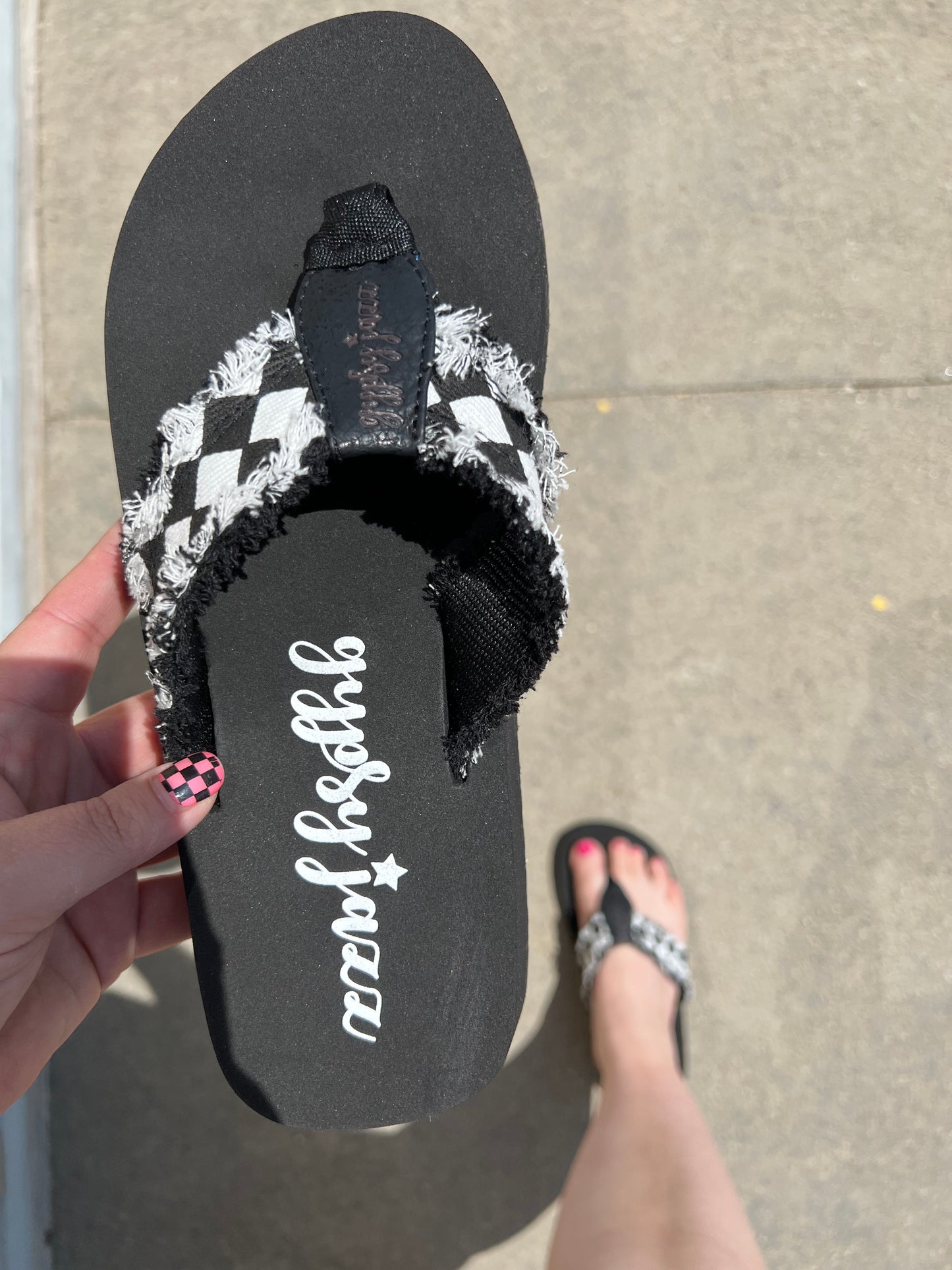 Encore~ White/Black Flip Flops