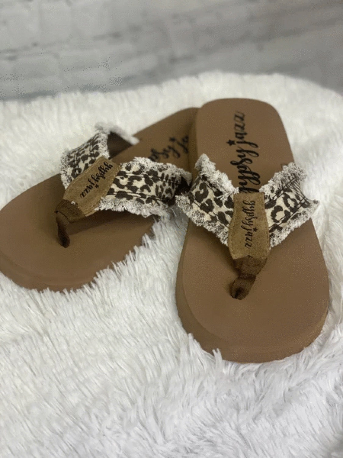 GJazz Cream Leopard flip flops